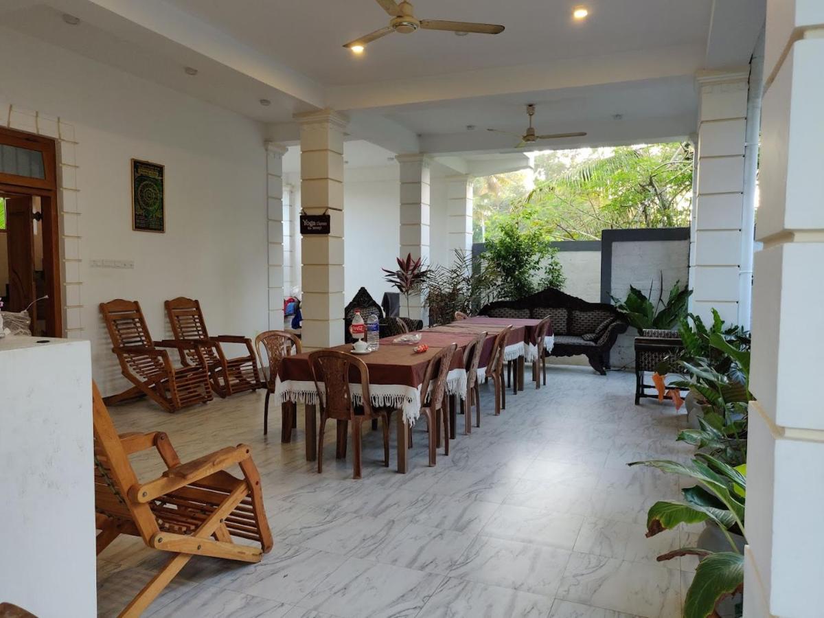 Surf'N Lanka - Surf School Hotel Weligama Buitenkant foto