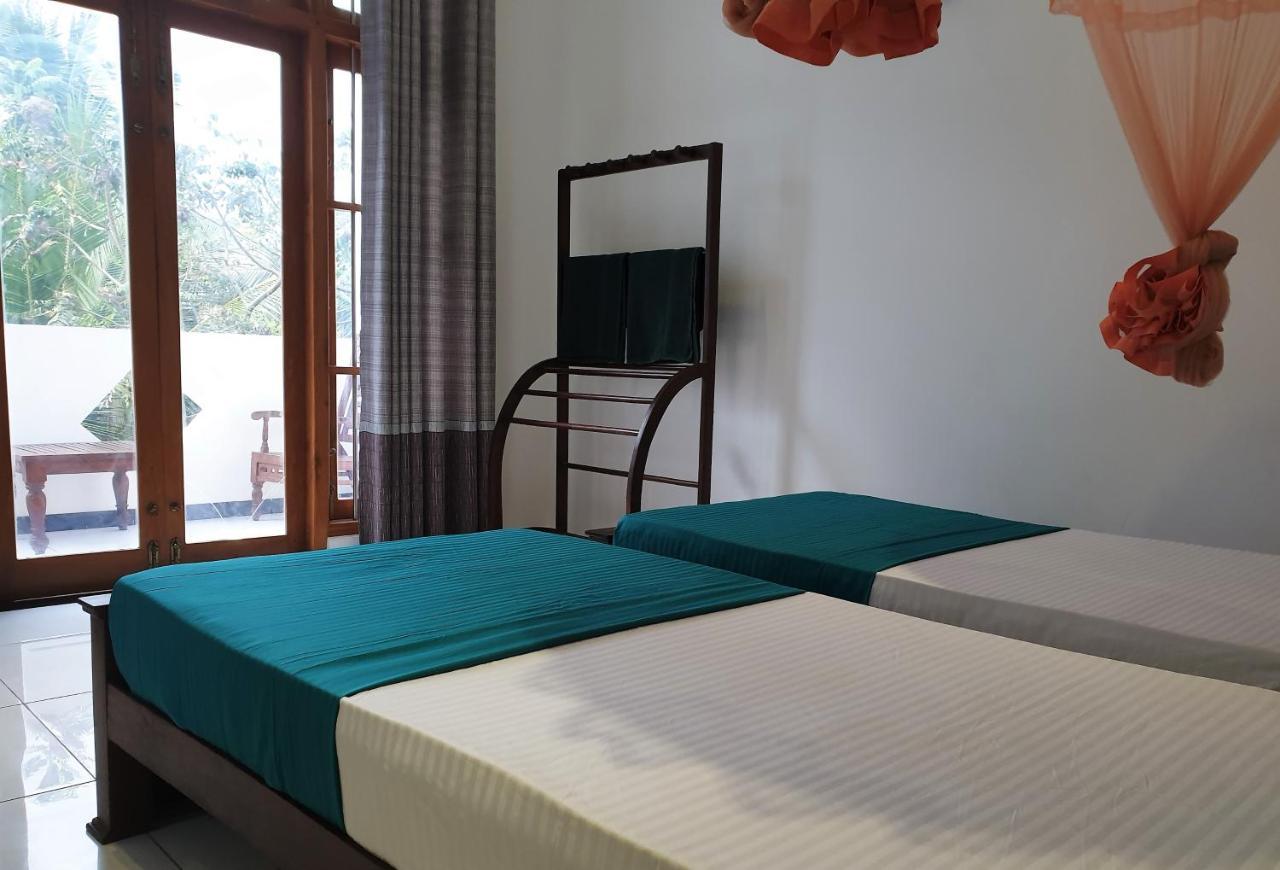 Surf'N Lanka - Surf School Hotel Weligama Buitenkant foto