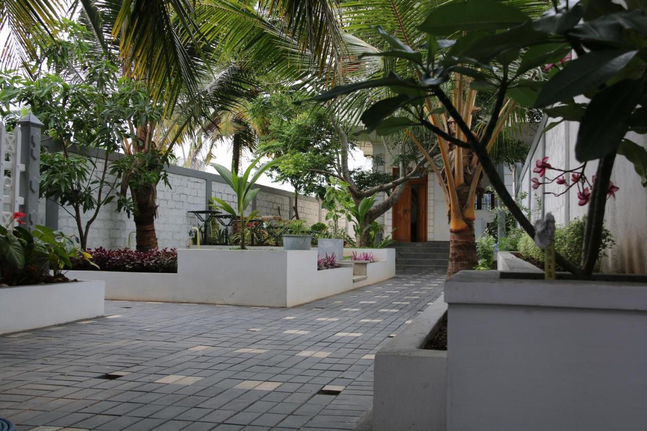 Surf'N Lanka - Surf School Hotel Weligama Buitenkant foto