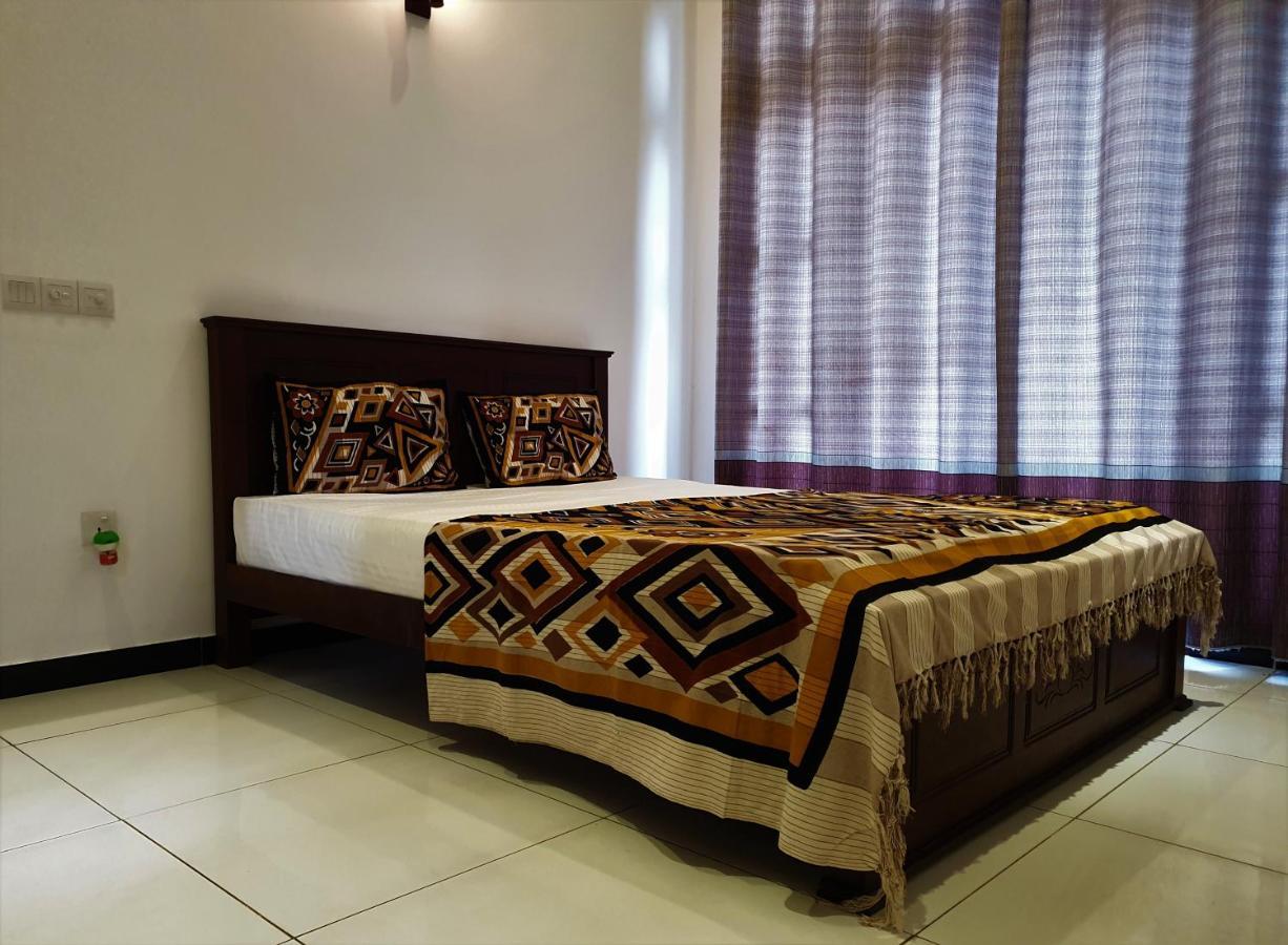 Surf'N Lanka - Surf School Hotel Weligama Buitenkant foto