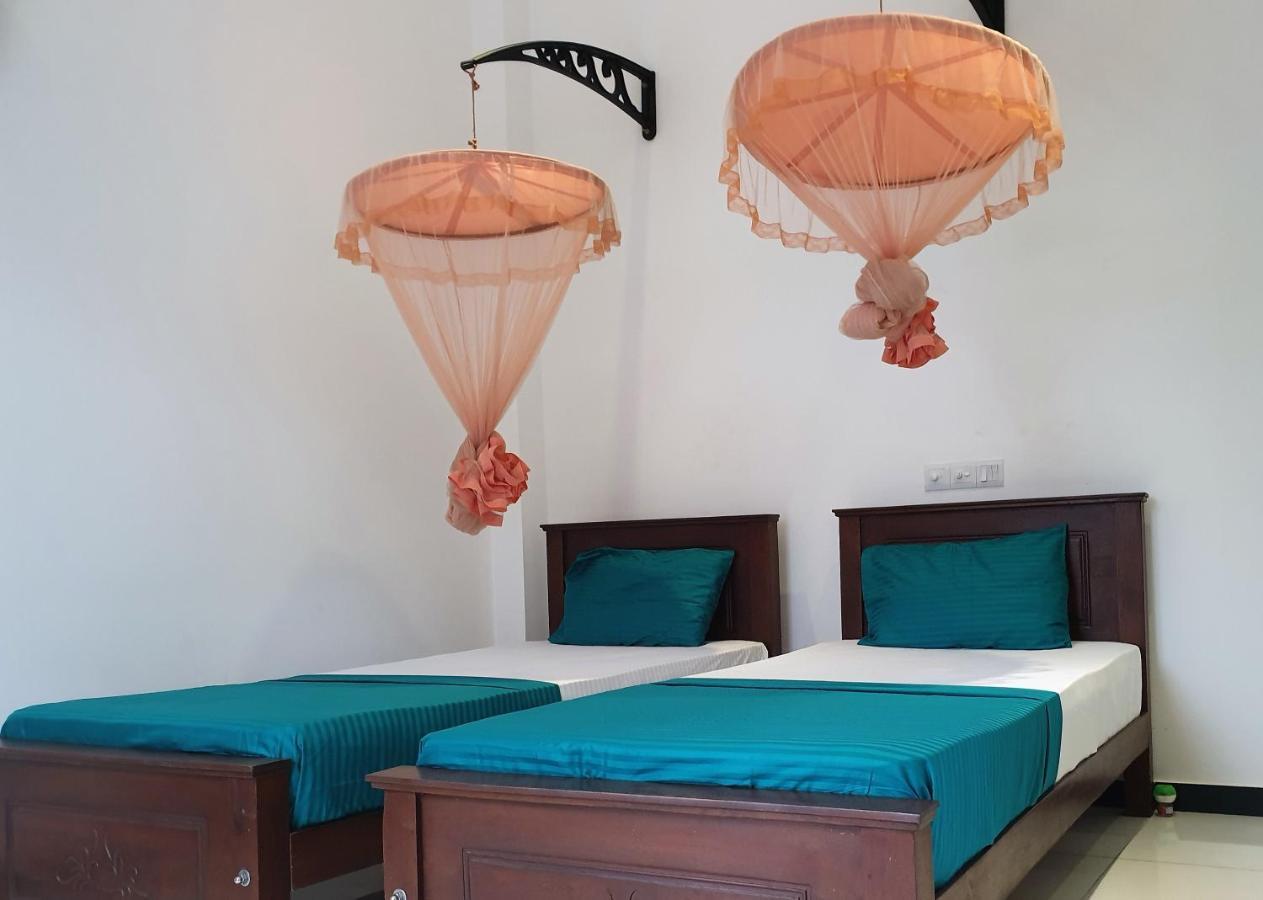Surf'N Lanka - Surf School Hotel Weligama Buitenkant foto