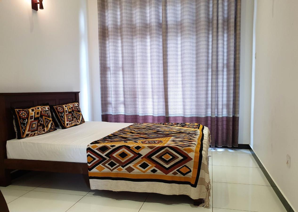 Surf'N Lanka - Surf School Hotel Weligama Buitenkant foto